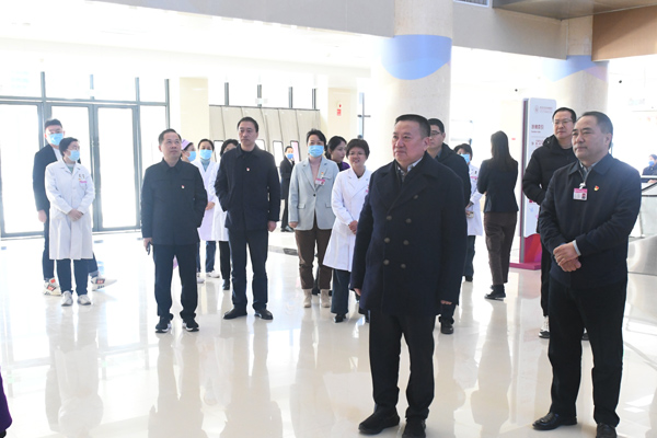 郑州市卫生健康委党组副书记乔伍营一行到郑州市妇幼保健院…